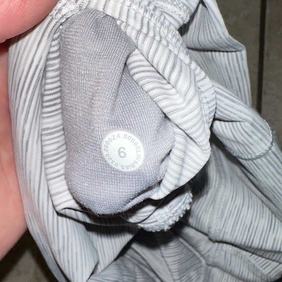 Lululemon gray/white leggings - Picture 3 of 4